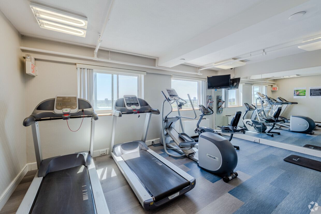 1530 Beacon St, Washington Square