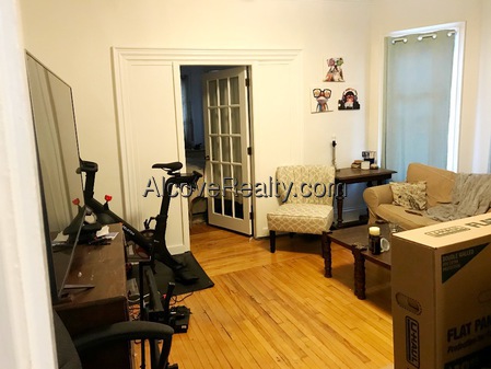 67 Willow Ave, Davis Square