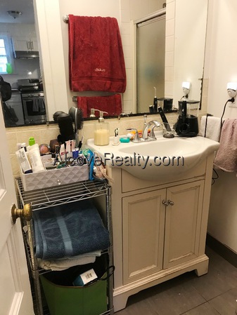 67 Willow Ave, Davis Square