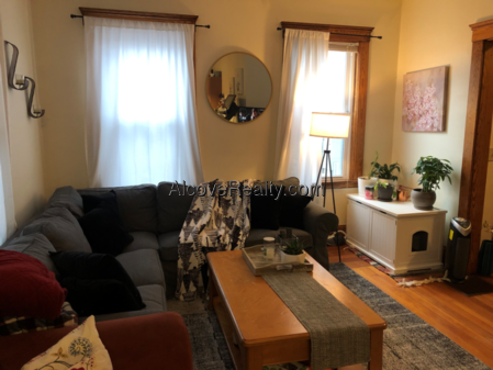 79 Capen St, Medford