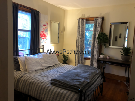 79 Capen St, Medford