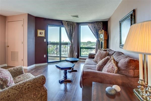 65 Valley St, Medford