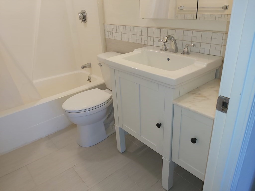 65 Valley St, Medford