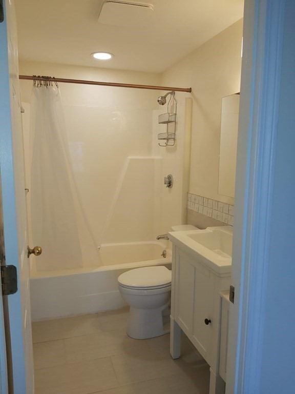 65 Valley St, Medford