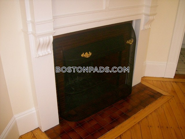 137 Bay State Rd, Fenway