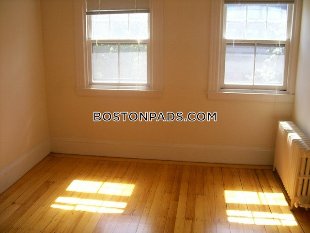 137 Bay State Rd, Fenway