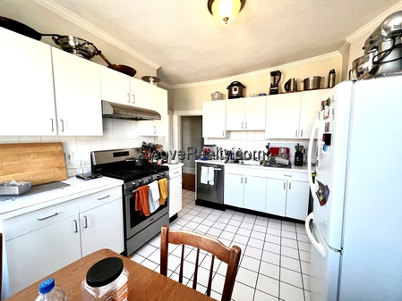 15 Farragut Ave, Teele Square