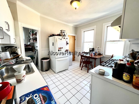 15 Farragut Ave, Teele Square