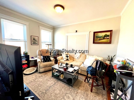 15 Farragut Ave, Teele Square