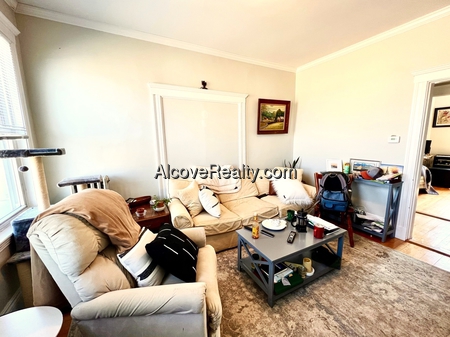 15 Farragut Ave, Teele Square