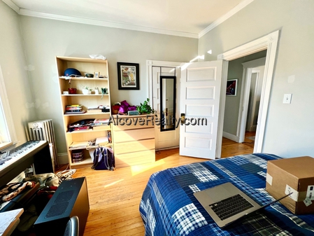 15 Farragut Ave, Teele Square