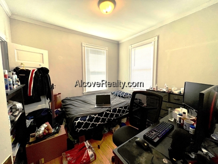 15 Farragut Ave, Teele Square