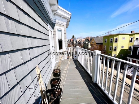 15 Farragut Ave, Teele Square