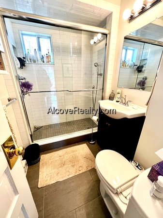 13 Farragut Ave, Teele Square