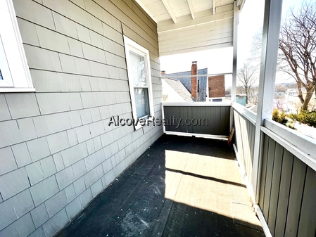 15 Farragut Ave, Teele Square