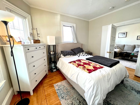 65 Willow Ave, Davis Square