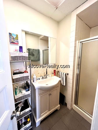 67 Willow Ave, Davis Square