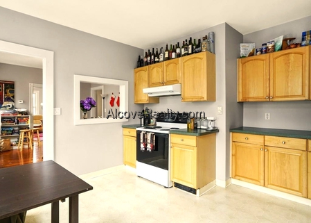 10 Cutter Ave, Davis Square