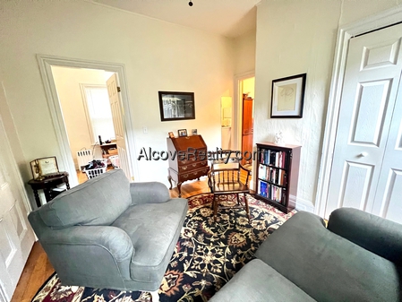 2 Walker Ct, Harvard Square