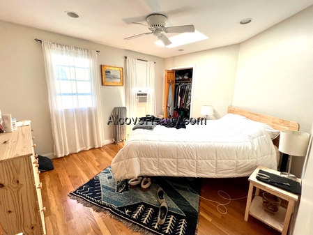 26 Burnham St, West Somerville