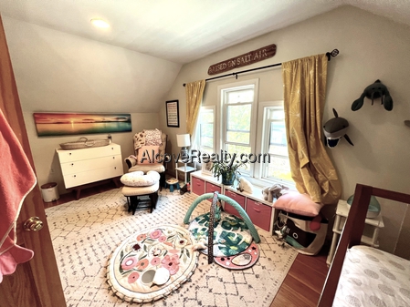 26 Burnham St, West Somerville