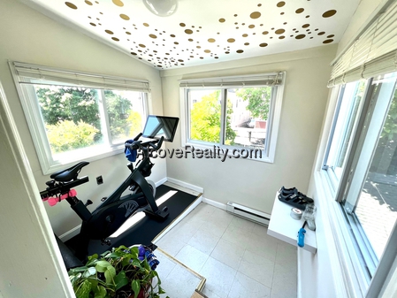 26 Burnham St, West Somerville