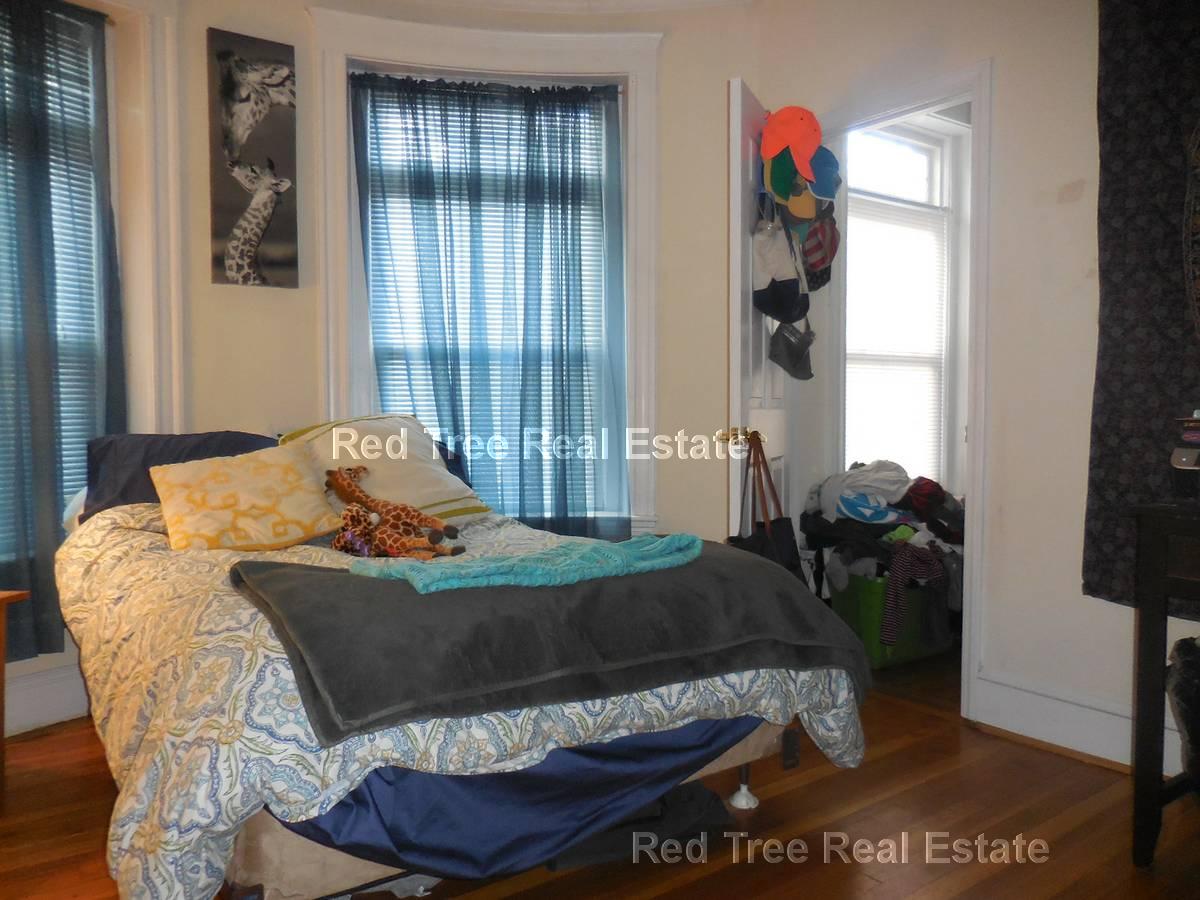 191 Winthrop Rd, Brookline Hills