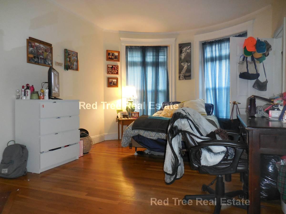 191 Winthrop Rd, Brookline Hills