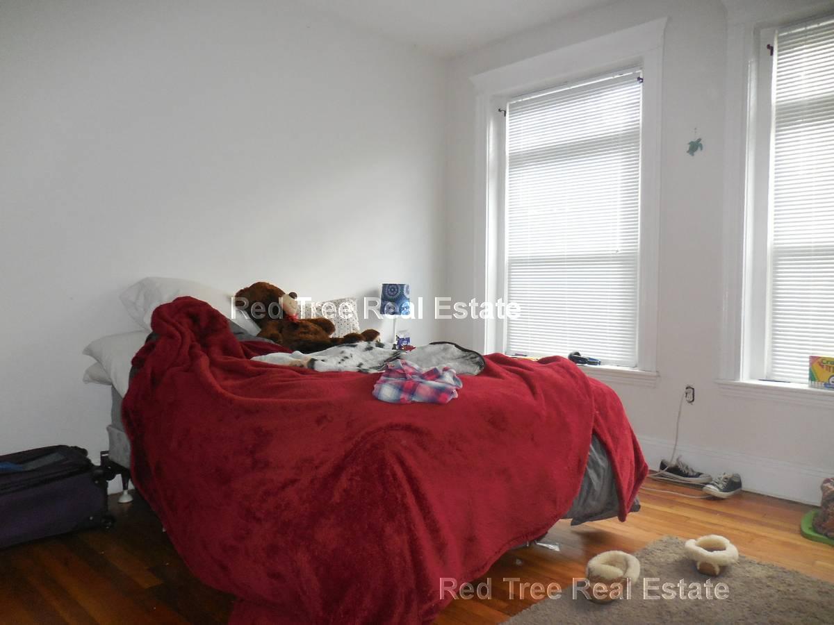 191 Winthrop Rd, Brookline Hills