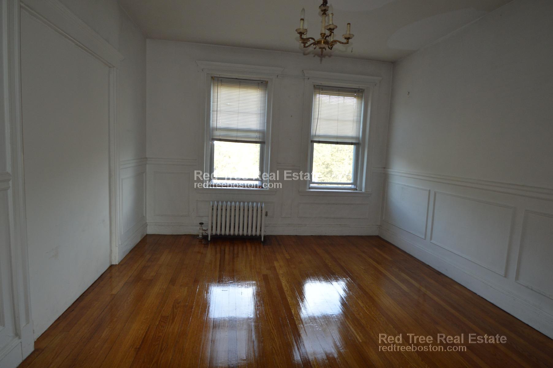 724 Washington St, Brookline Hills