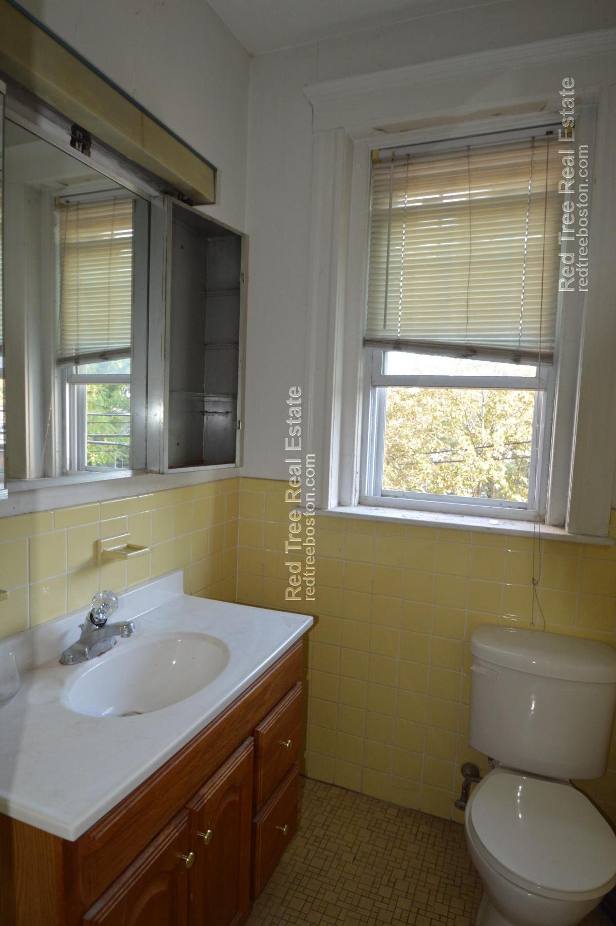 724 Washington St, Brookline Hills