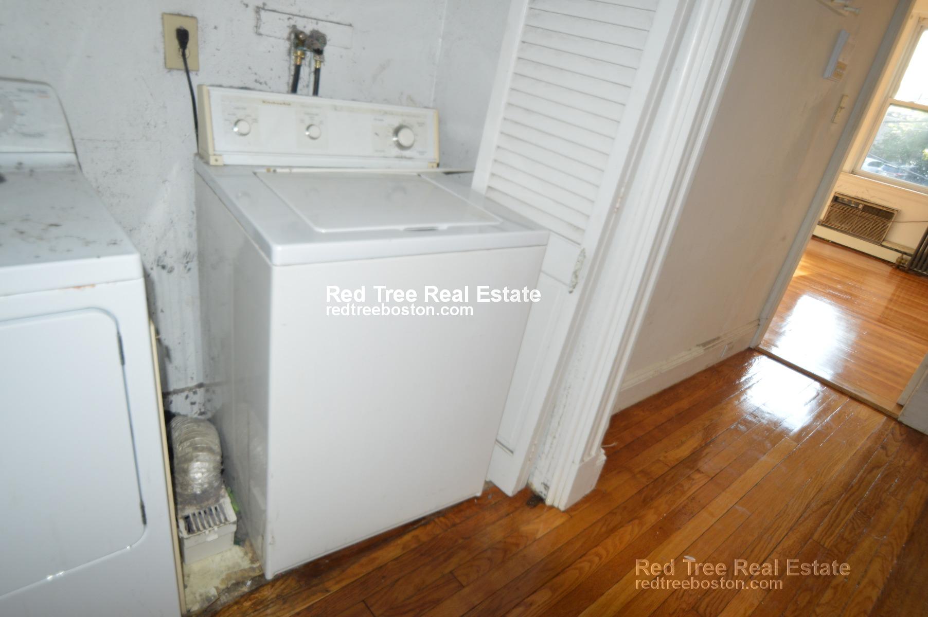 724 Washington St, Brookline Hills