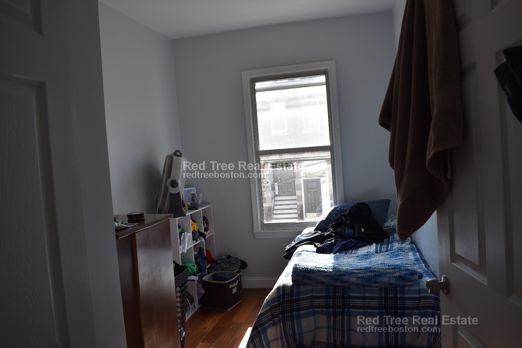 204 Falcon St, East Boston