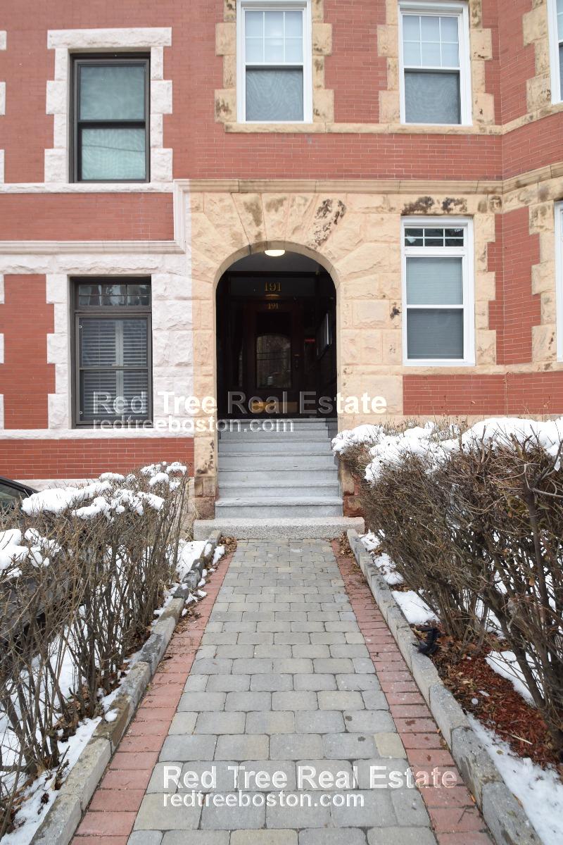 191 Winthrop Rd, Brookline Hills