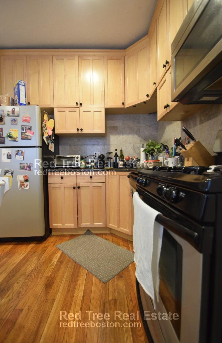 191 Winthrop Rd, Brookline Hills