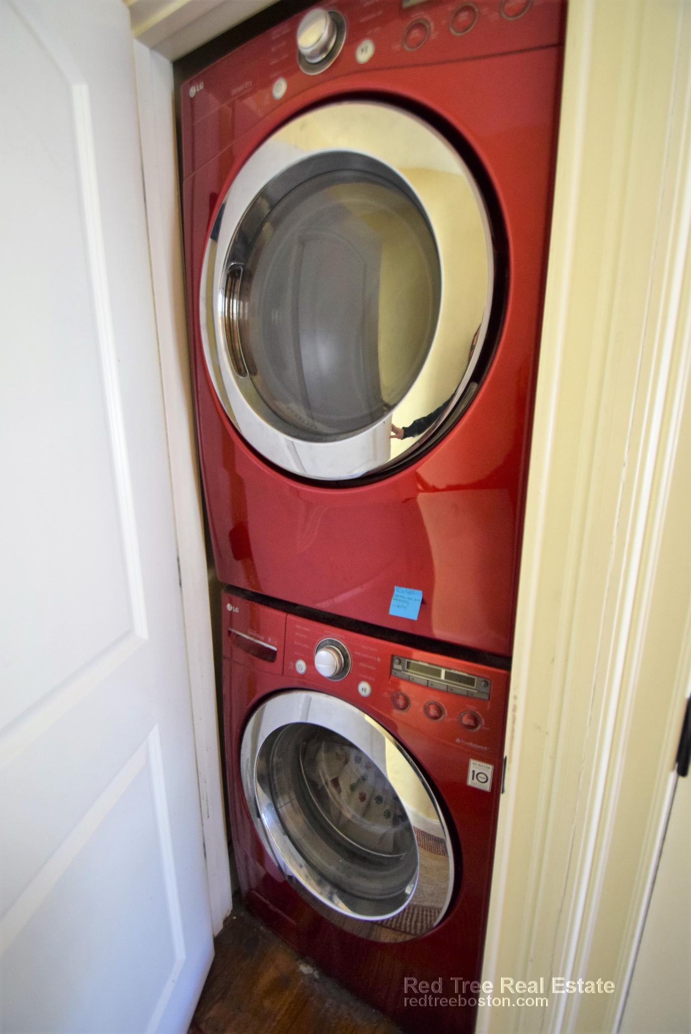 2 Iroquois St, Roxbury