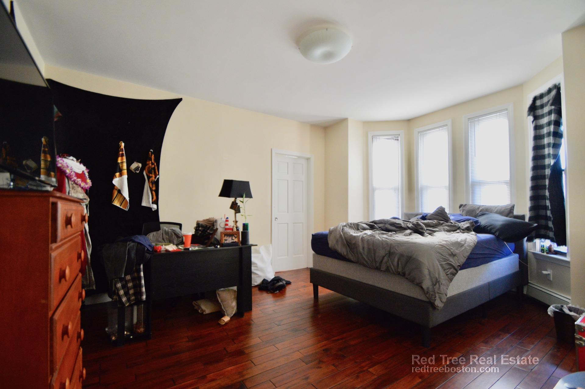 809 Saratoga St, East Boston