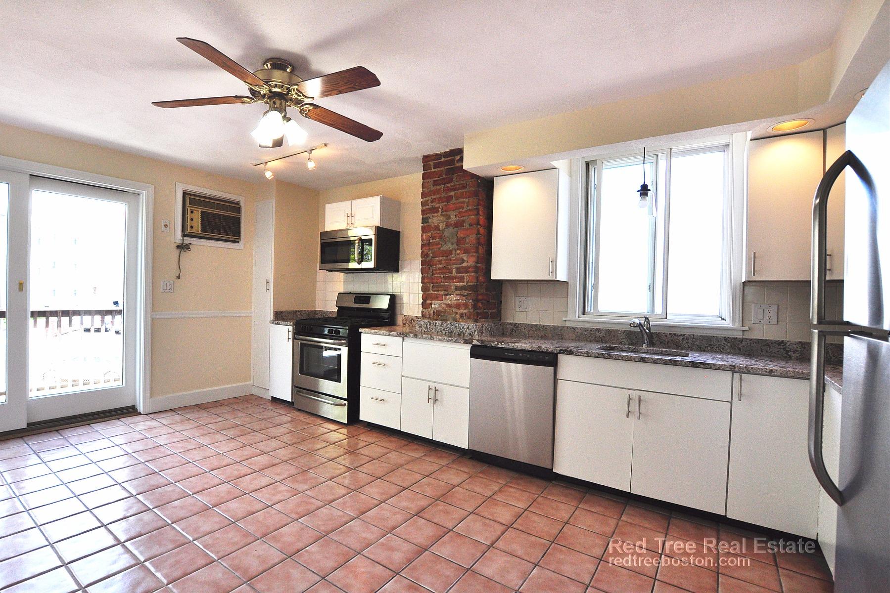 756 Saratoga St, East Boston