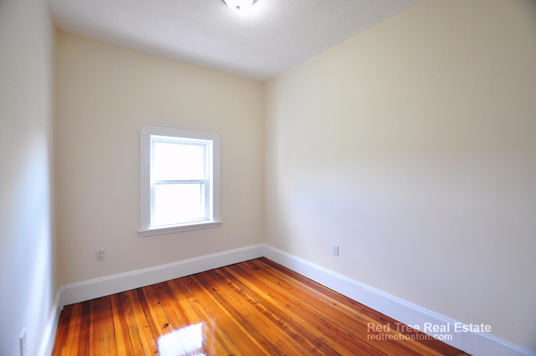 756 Saratoga St, East Boston