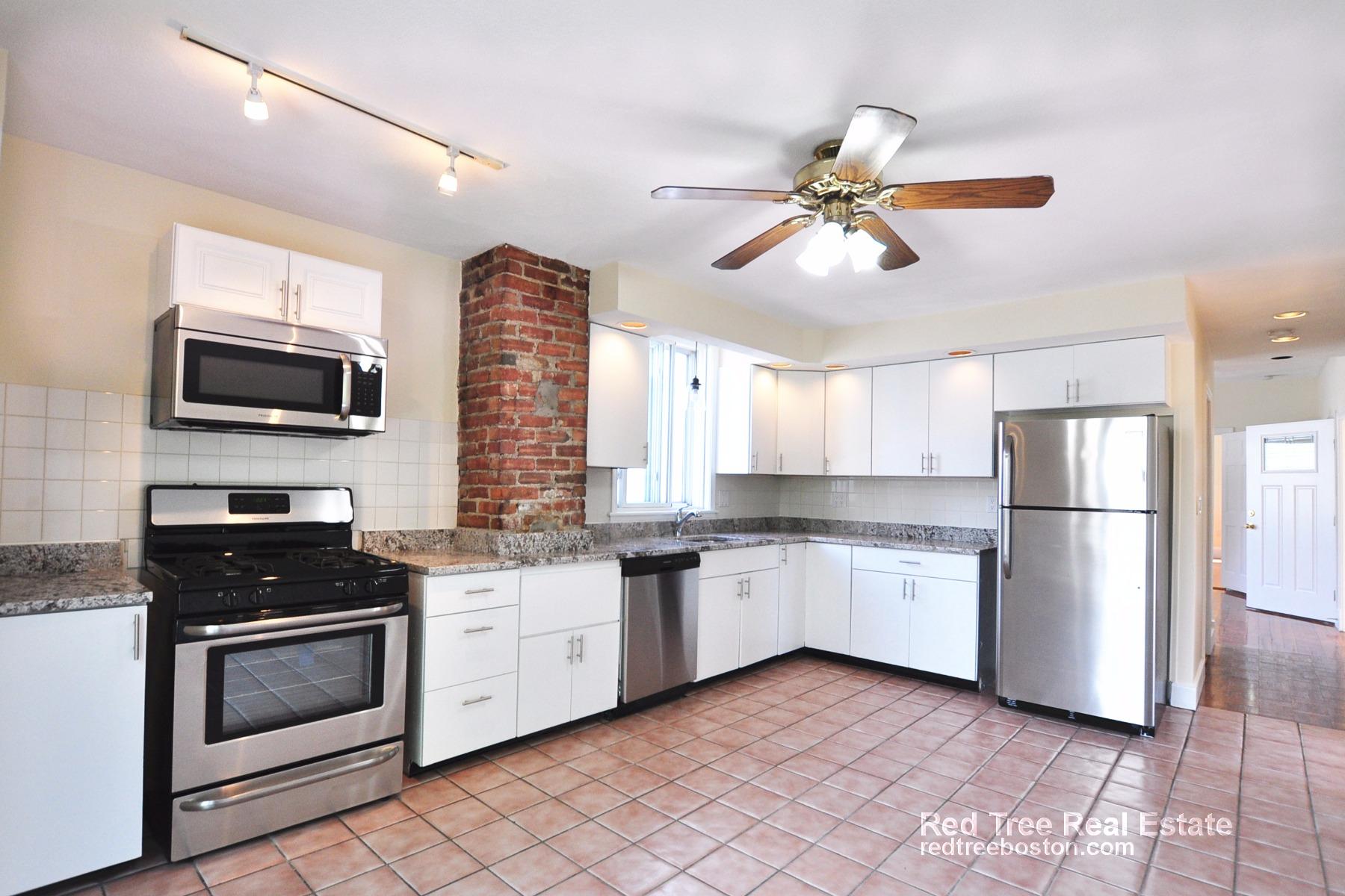 756 Saratoga St, East Boston