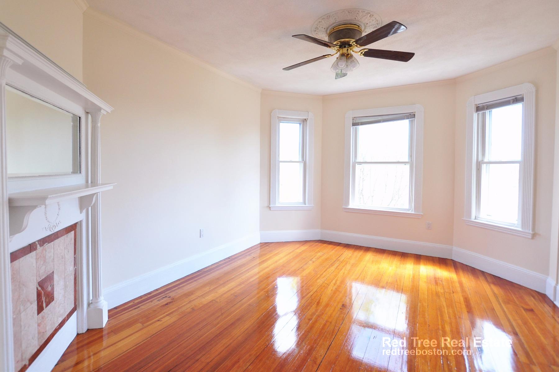 756 Saratoga St, East Boston