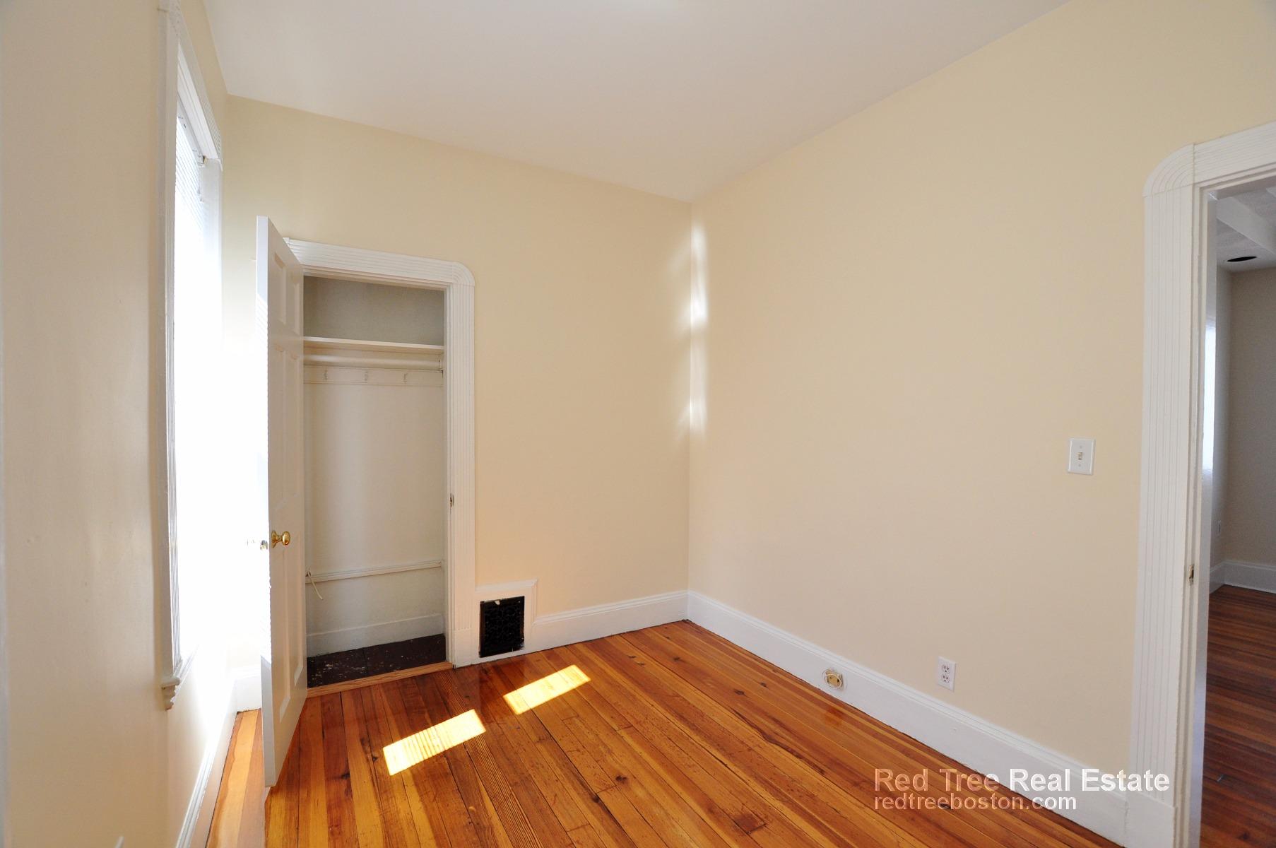 756 Saratoga St, East Boston