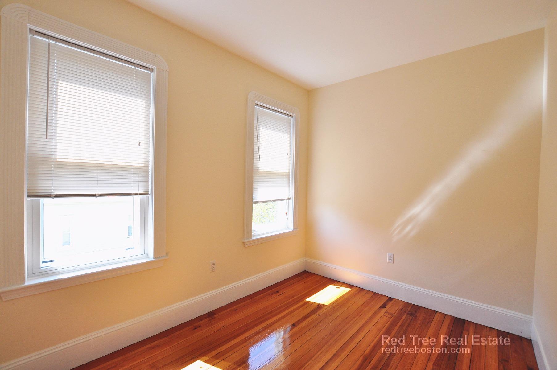 756 Saratoga St, East Boston