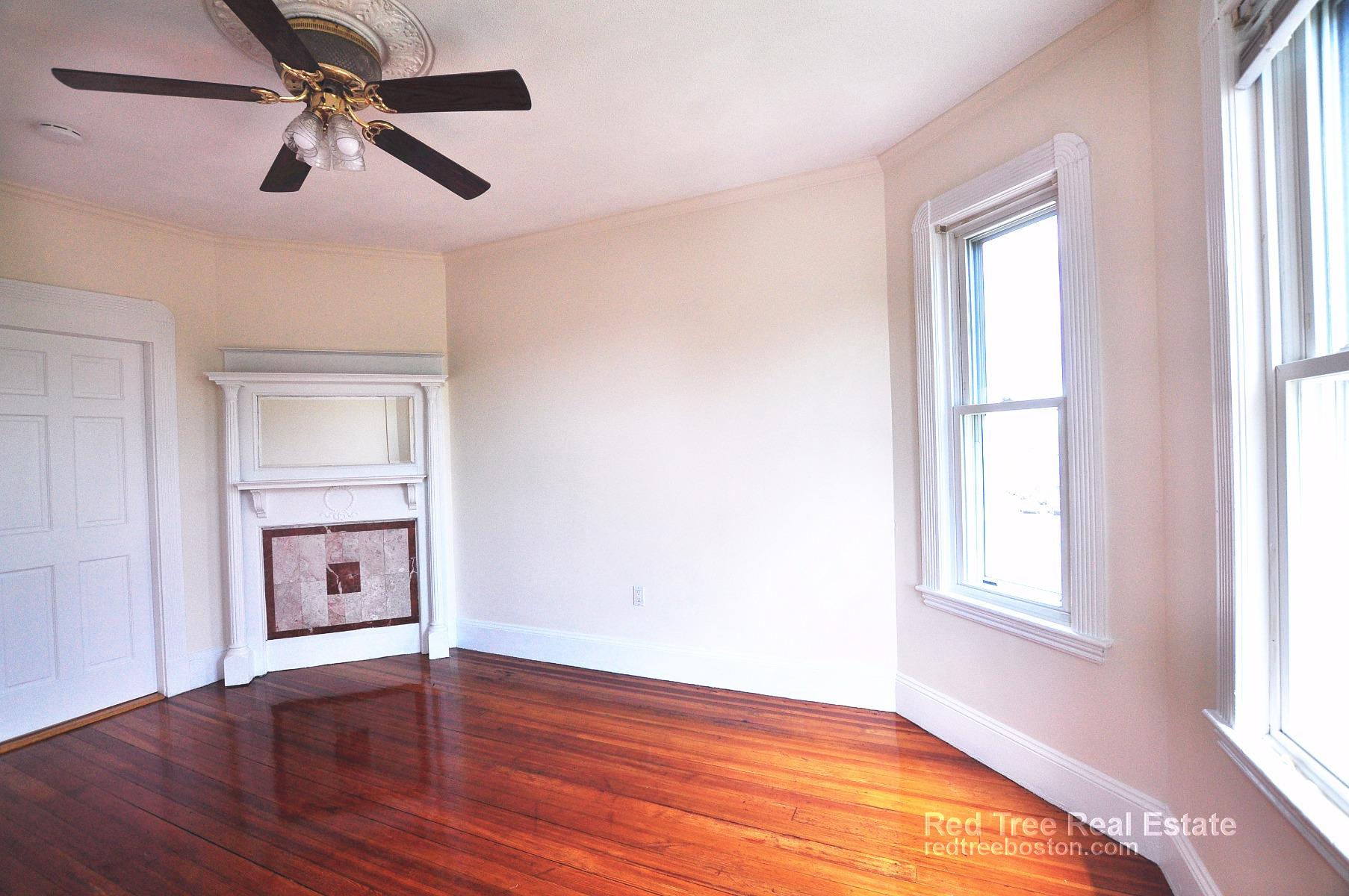 756 Saratoga St, East Boston