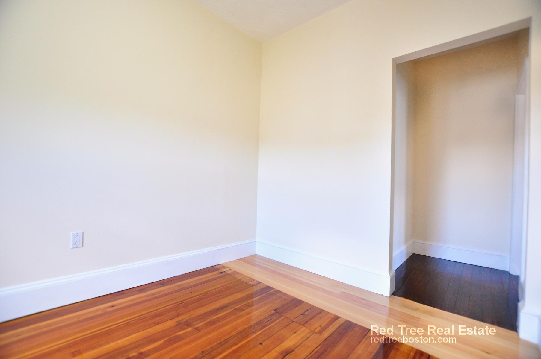 756 Saratoga St, East Boston