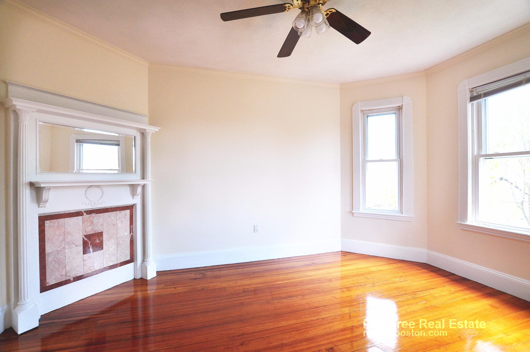 756 Saratoga St, East Boston