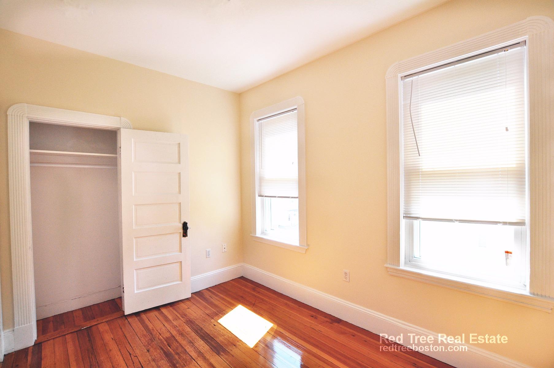 756 Saratoga St, East Boston