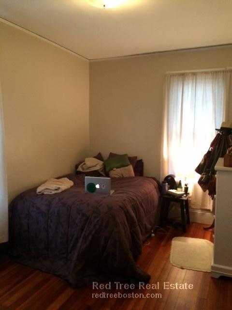 528 Cambridge St, Allston