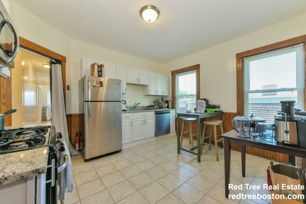 11 Parkton Rd, Jamaica Plain