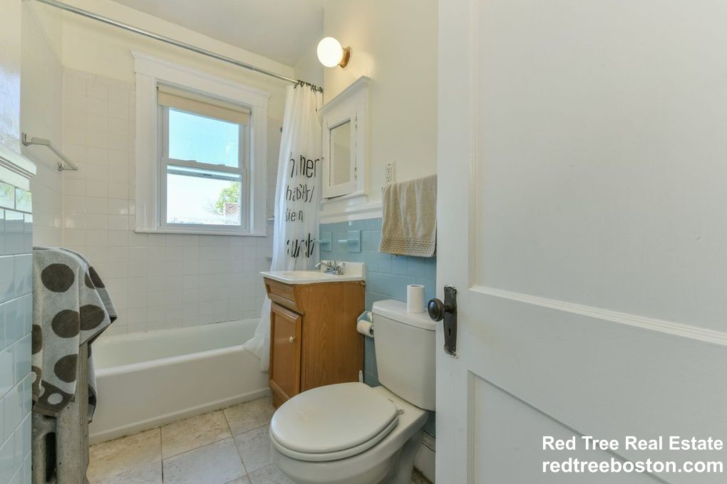 11 Parkton Rd, Jamaica Plain